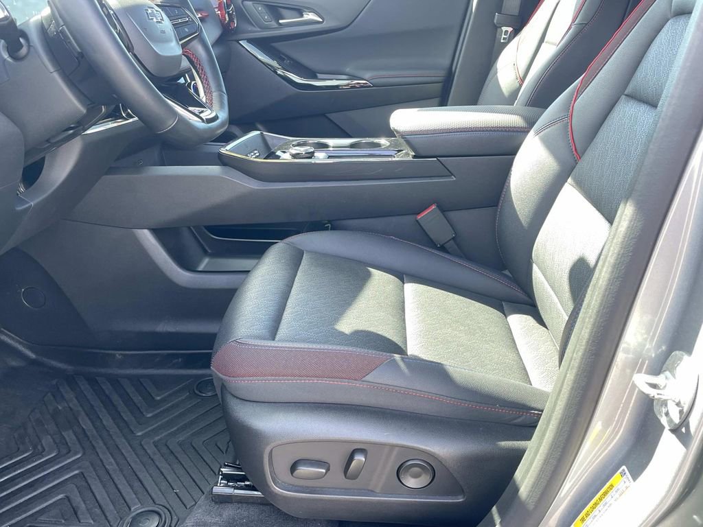 Used 2025 Chevrolet Equinox RS image 18