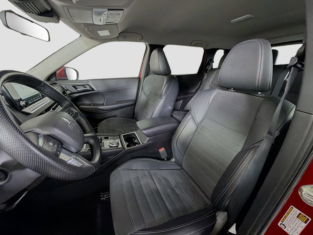 Used 2024 Mitsubishi Outlander SE Black Edition image 13
