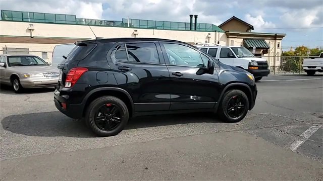 Certified 2022 Chevrolet Trax LS w/ Tint and Cruise Package image 9