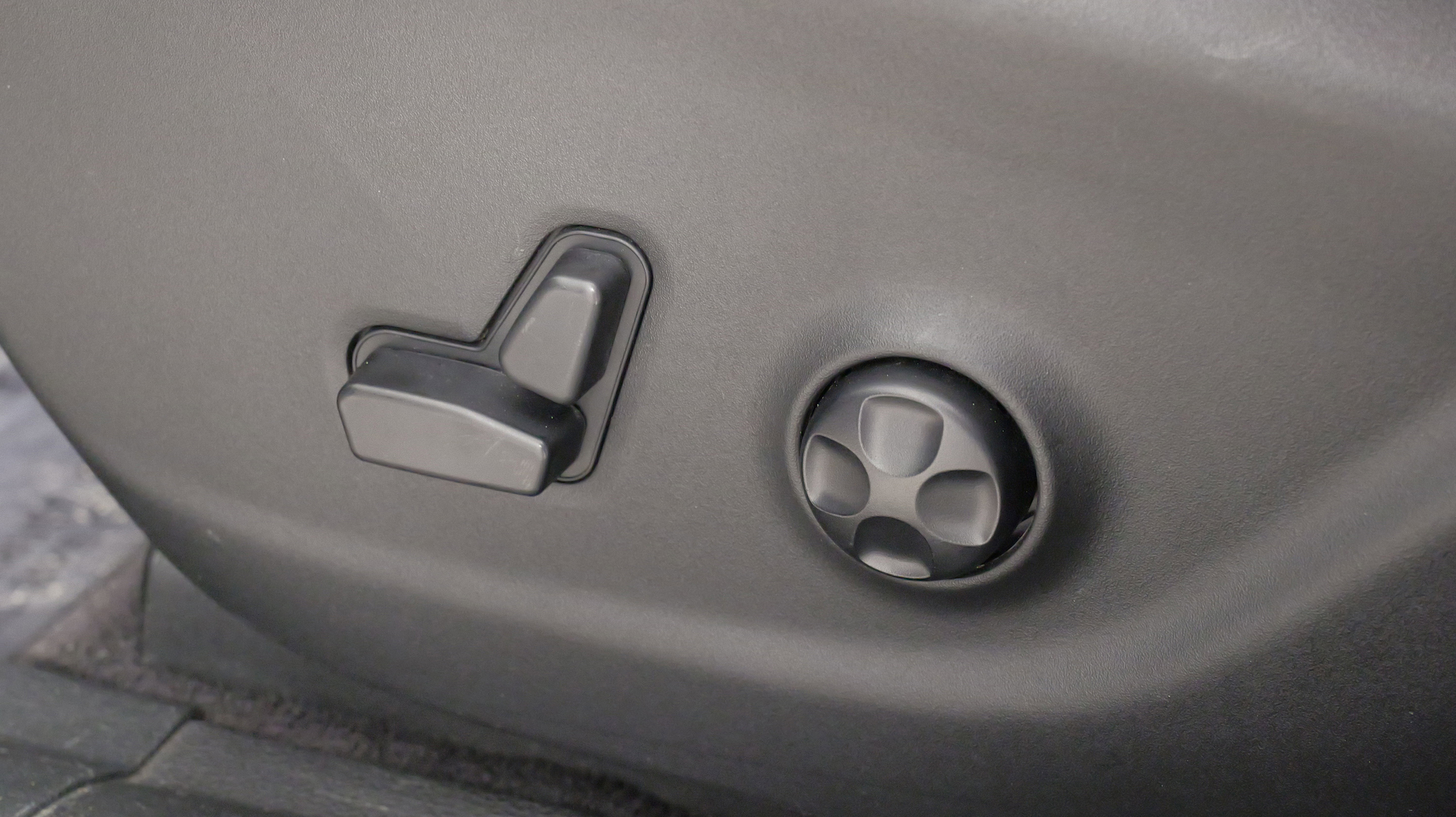 Used 2019 Jeep Cherokee Limited image 36