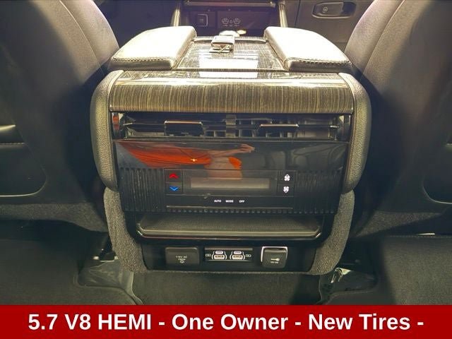 Used 2022 Jeep Wagoneer Series II AWD/4WD image 23