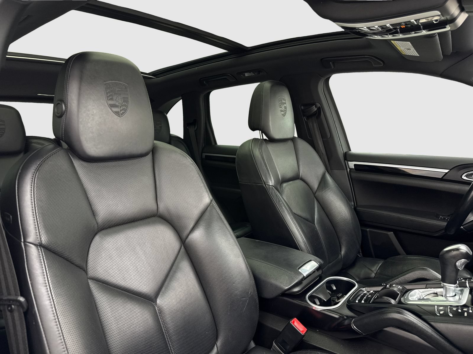 Used 2018 Porsche Cayenne Platinum Edition AWD/4WD image 40