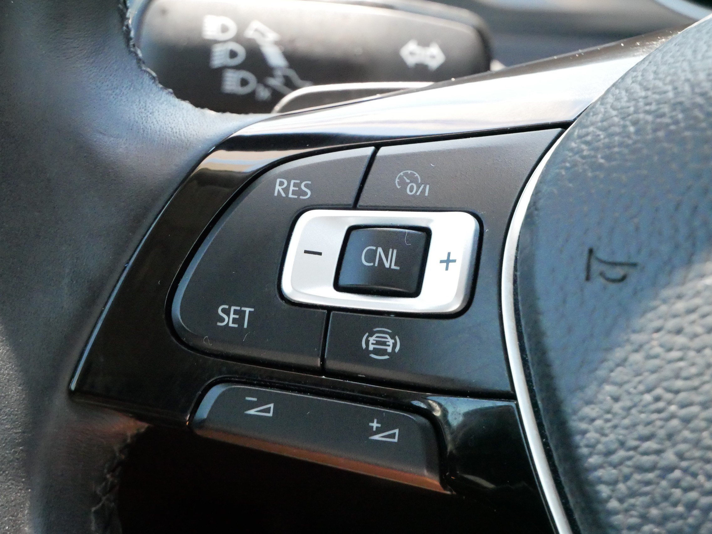 Used 2019 Volkswagen Golf S FWD image 25