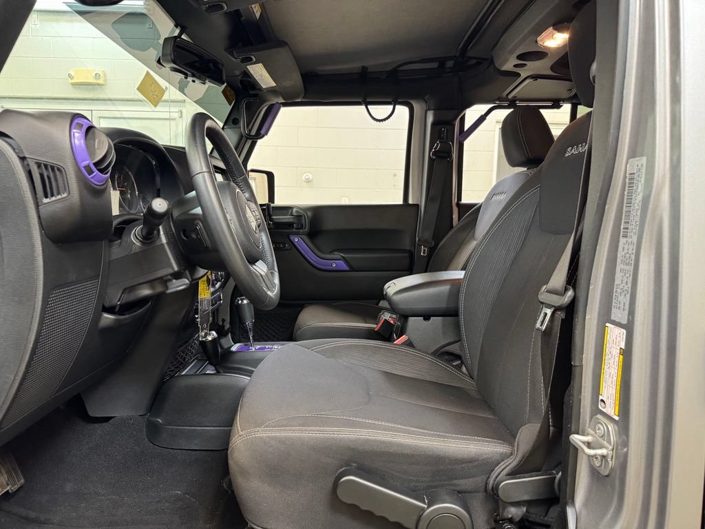 Used 2018 Jeep Wrangler Unlimited Sahara AWD/4WD image 6