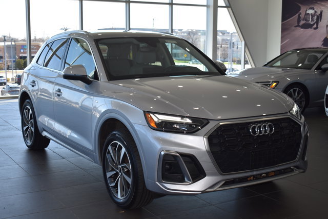Used 2022 Audi Q5 2.0T Premium AWD/4WD image 2