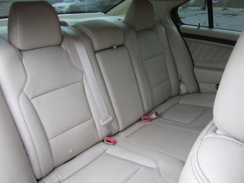 Used 2013 Ford Taurus Limited FWD image 13