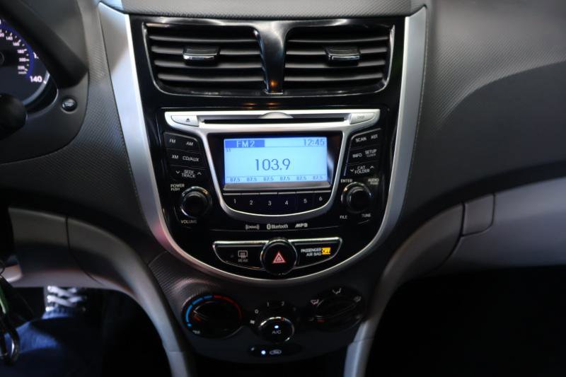 Used 2013 Hyundai Accent SE image 17