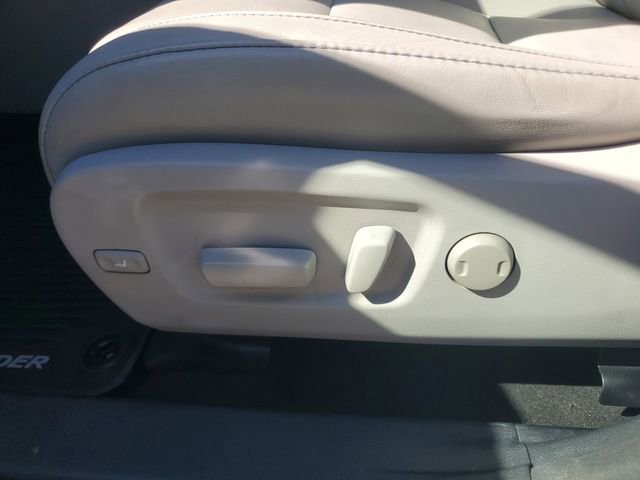 Used 2018 Toyota Highlander XLE image 19