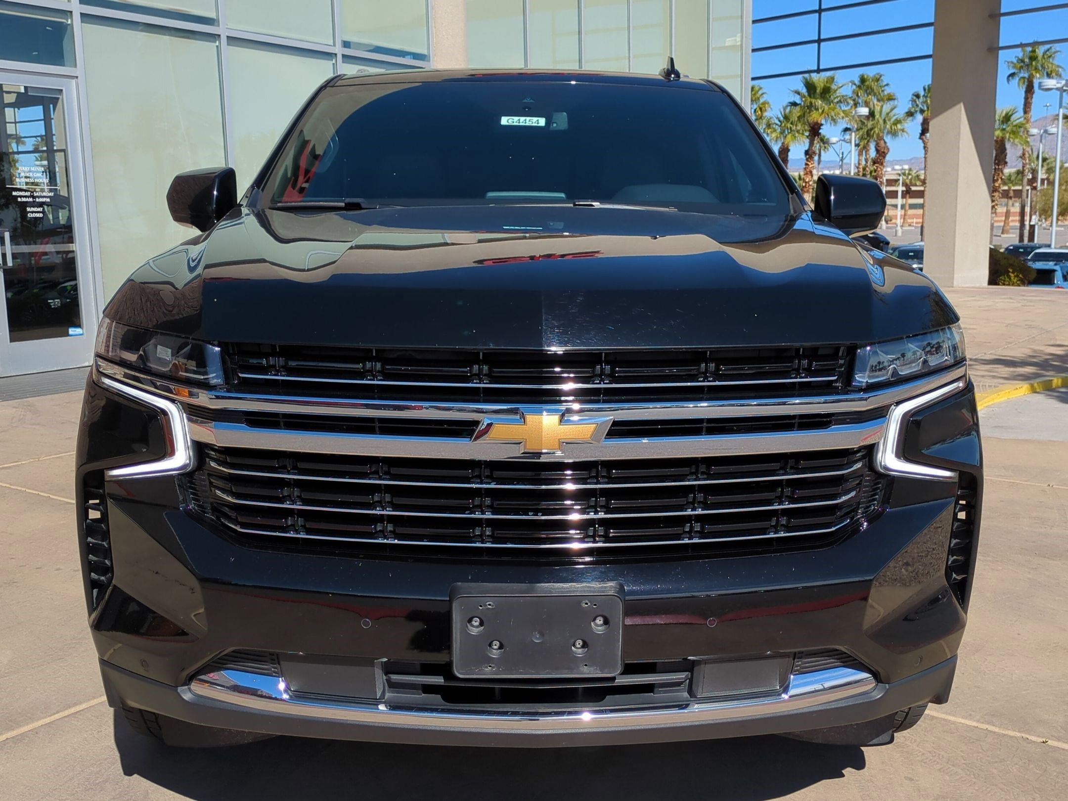 Used 2024 Chevrolet Suburban LT image 8