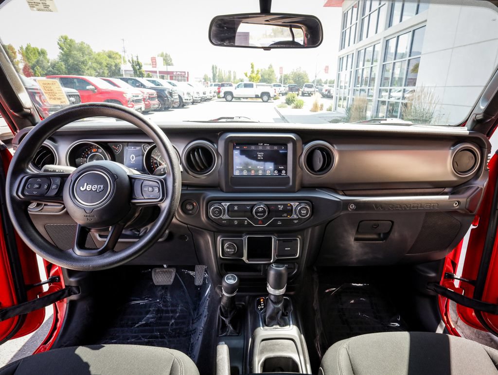 Used 2022 Jeep Wrangler Sport AWD/4WD image 15