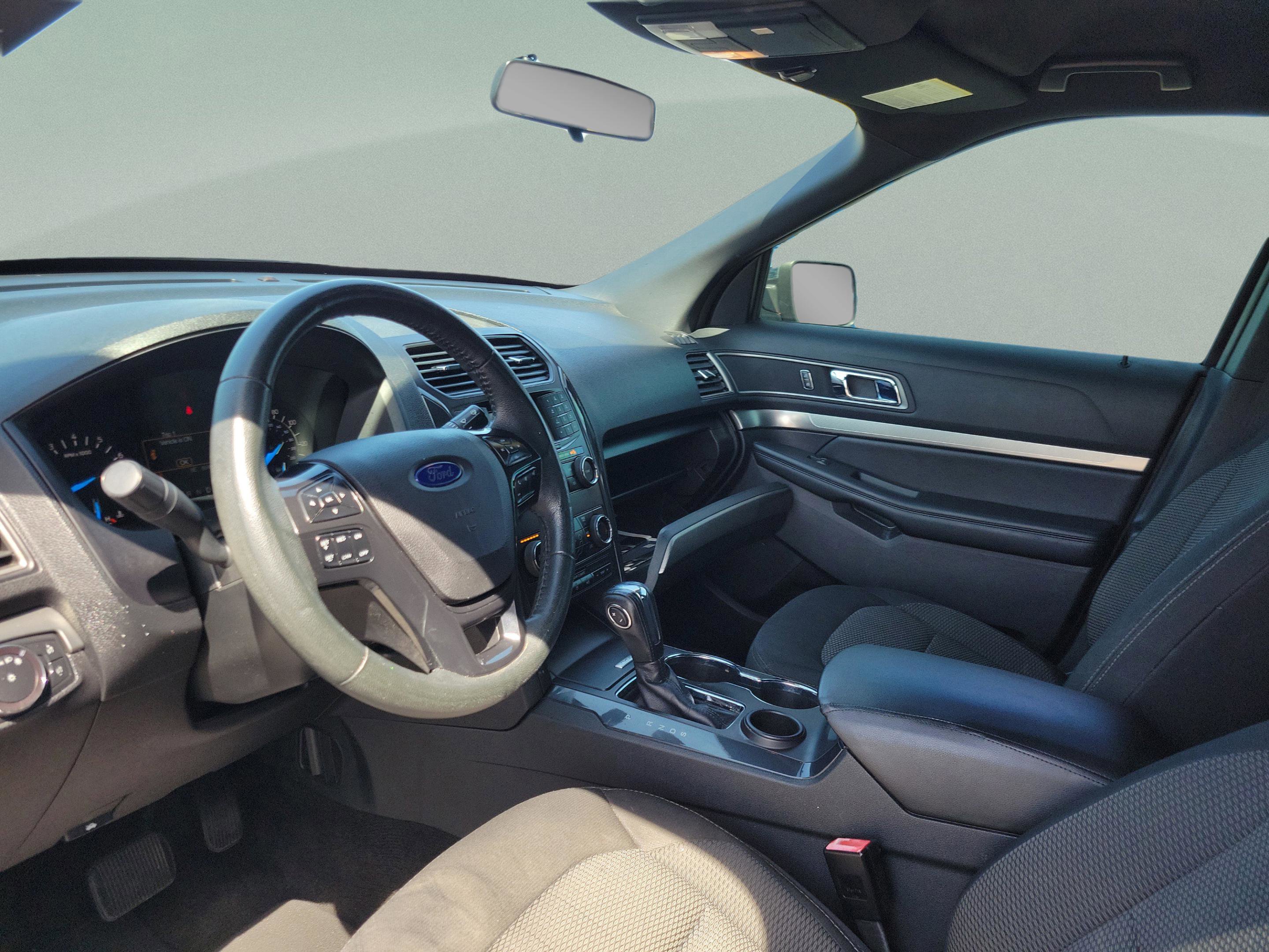 Used 2018 Ford Explorer XLT FWD image 16