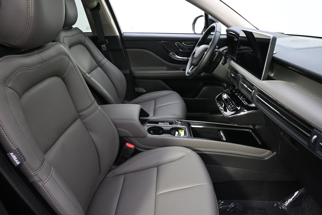 Used 2026 Lincoln Corsair Premiere AWD/4WD image 16