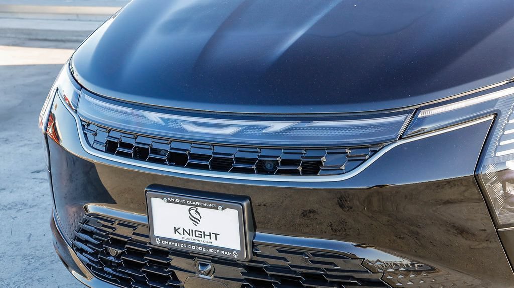 New 2027 Chrysler Pacifica Select FWD image 6