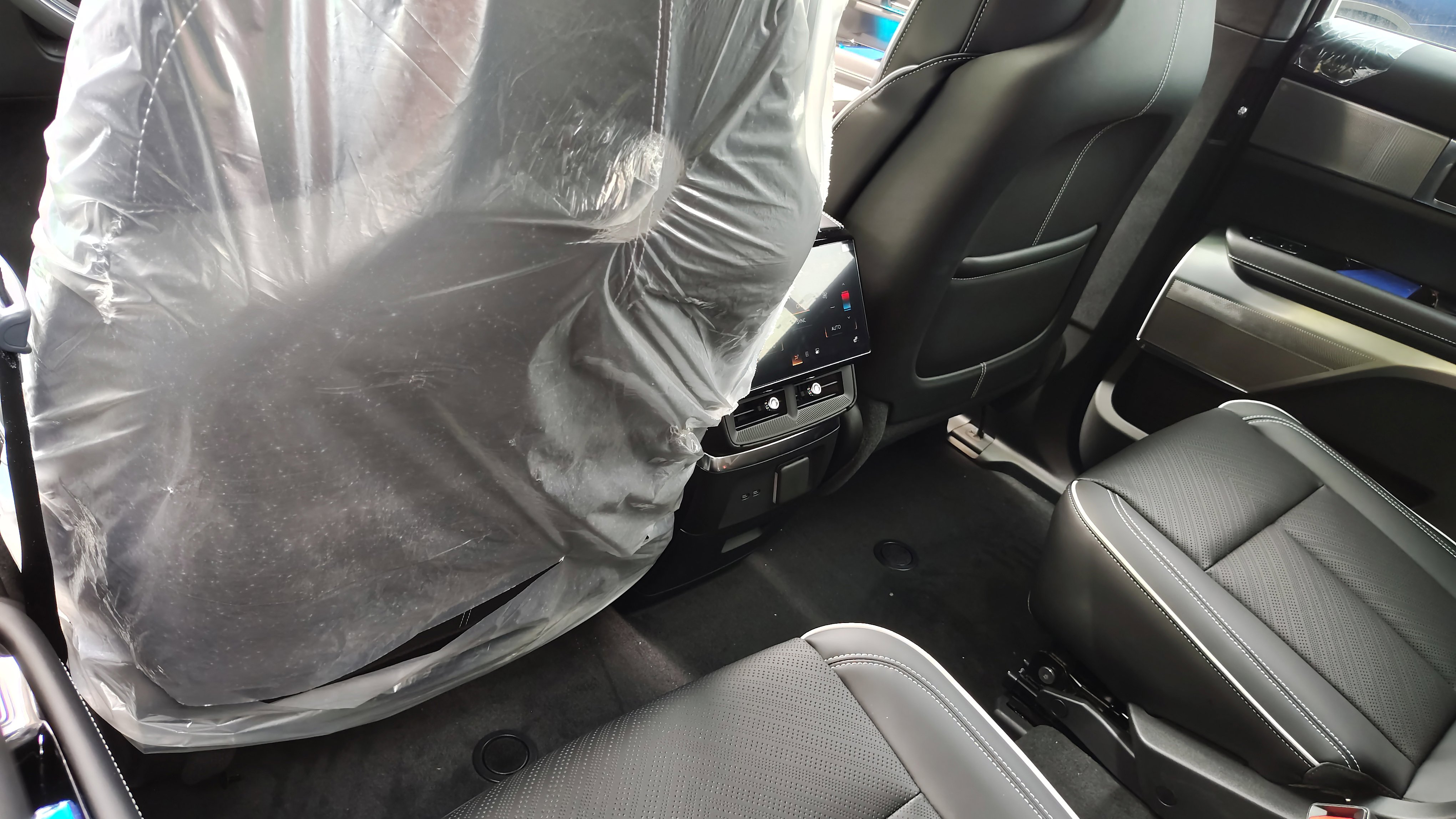 New 2026 Cadillac Vistiq Platinum w/ LPO, Floor Liner Package image 28