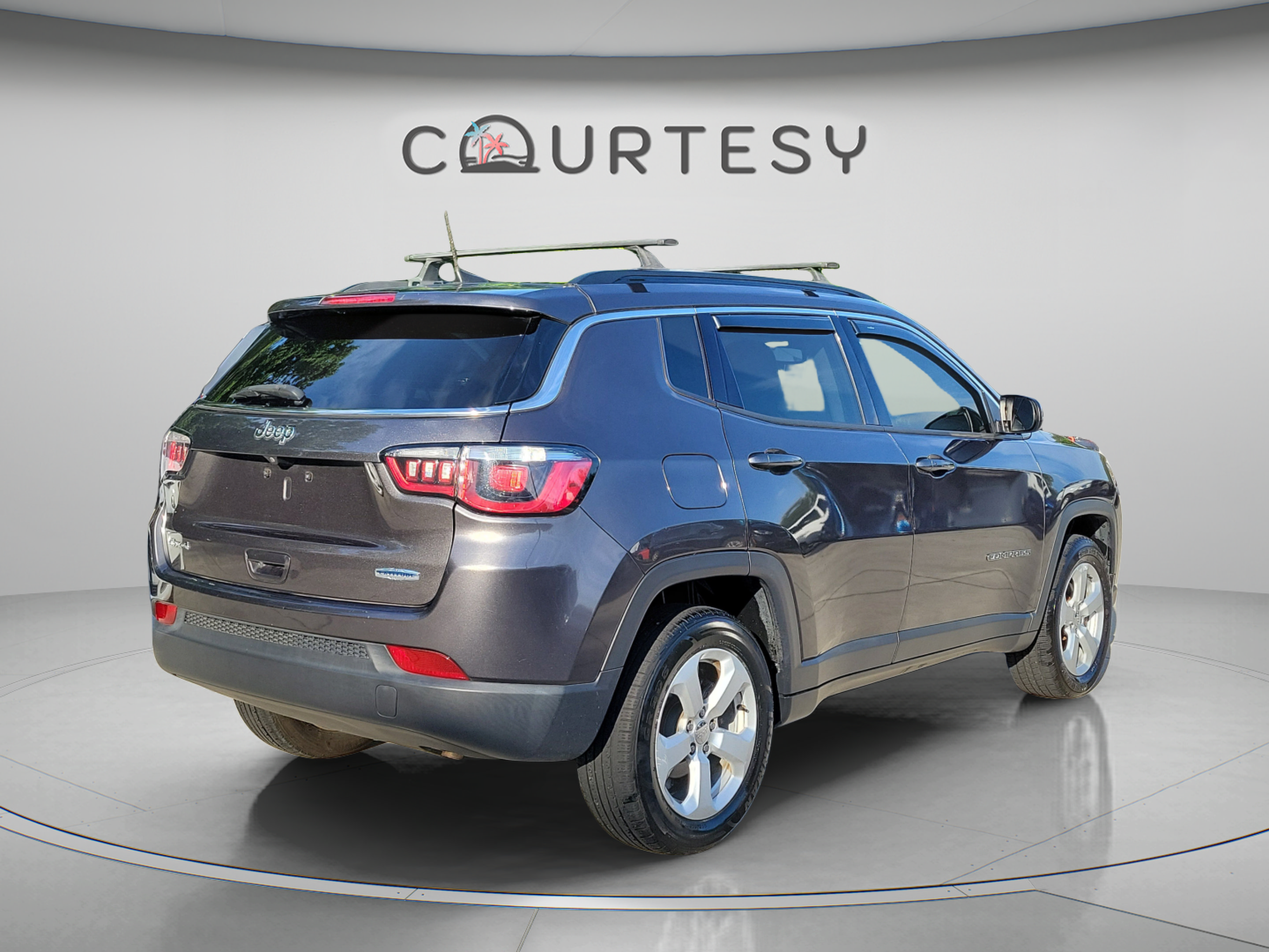 Used 2019 Jeep Compass Latitude w/ Cold Weather Group AWD/4WD image 3