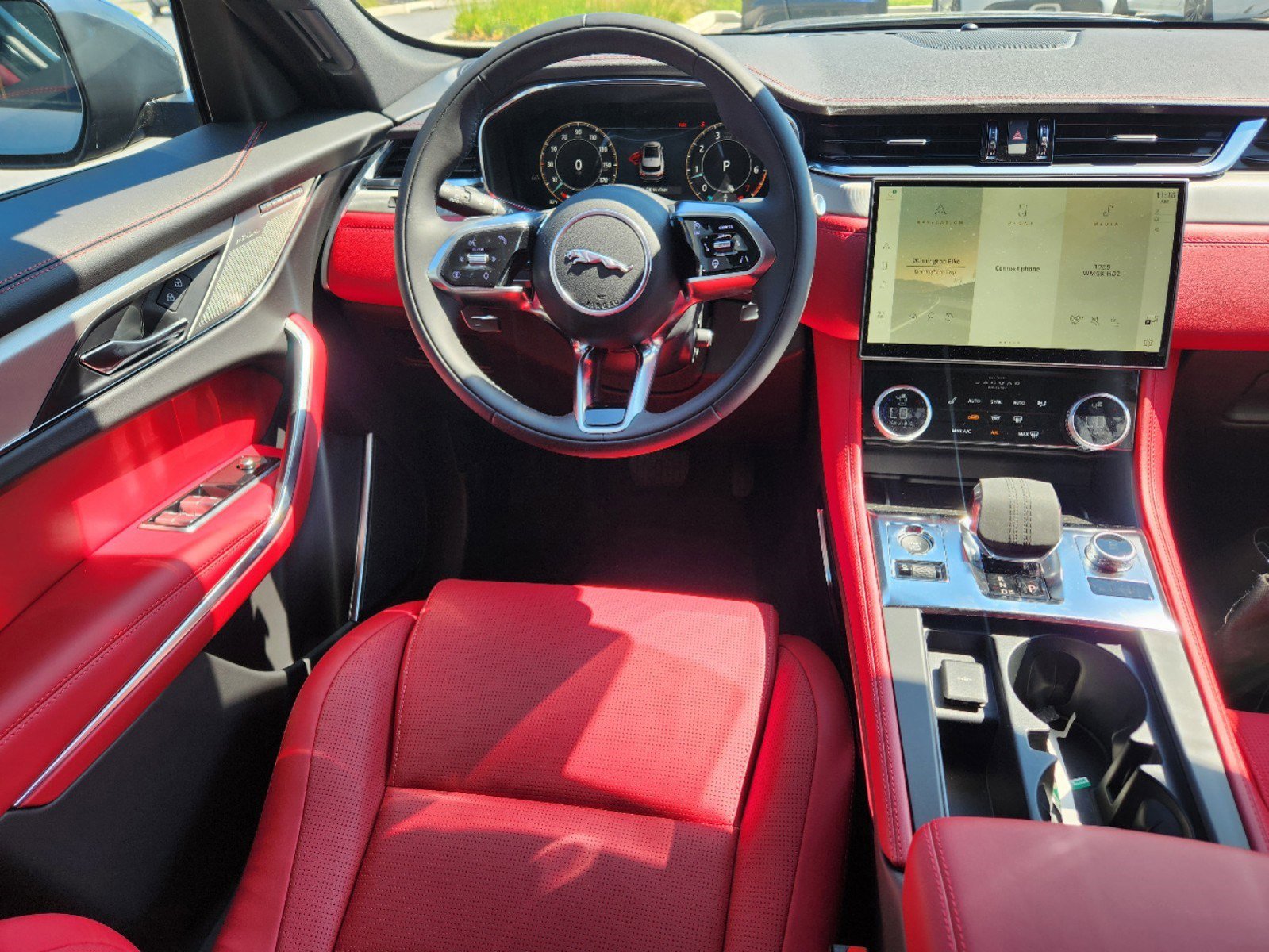 Used 2025 Jaguar F-PACE R-Dynamic S AWD/4WD image 14