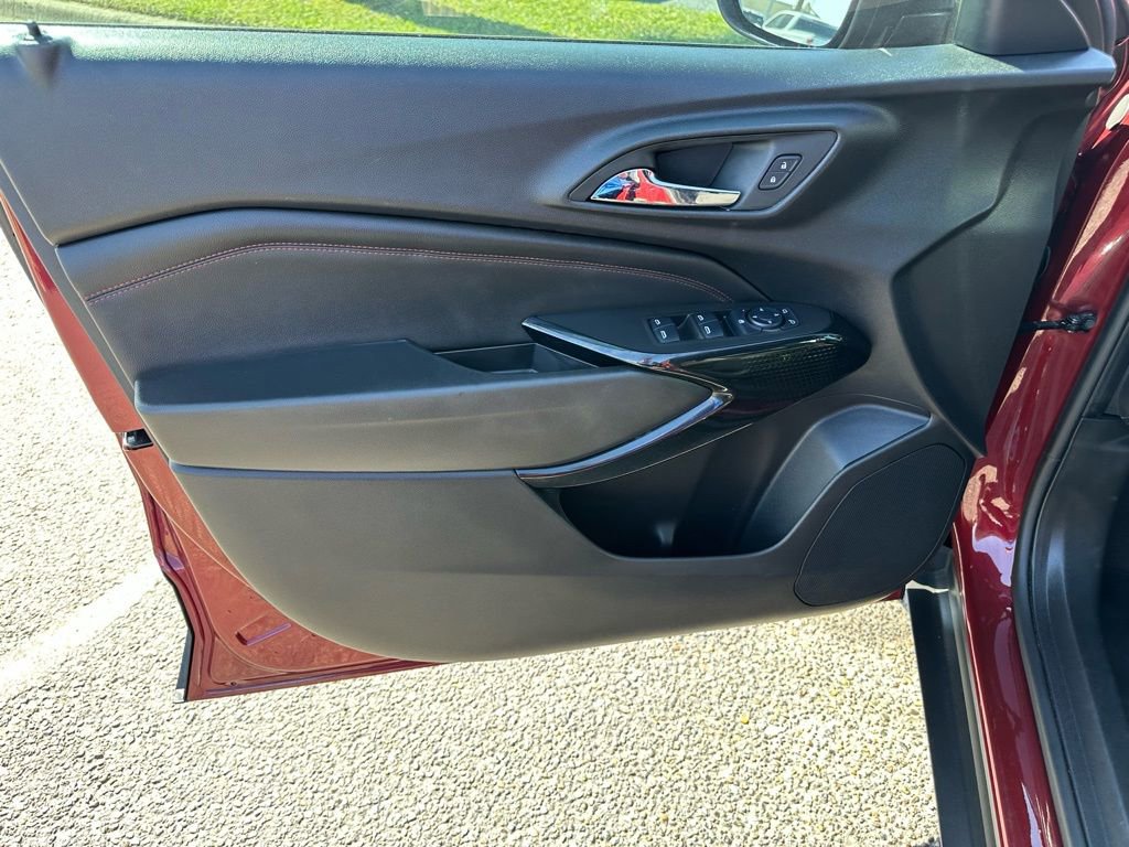 Used 2025 Chevrolet Trax RS w/ Sunroof Package image 10