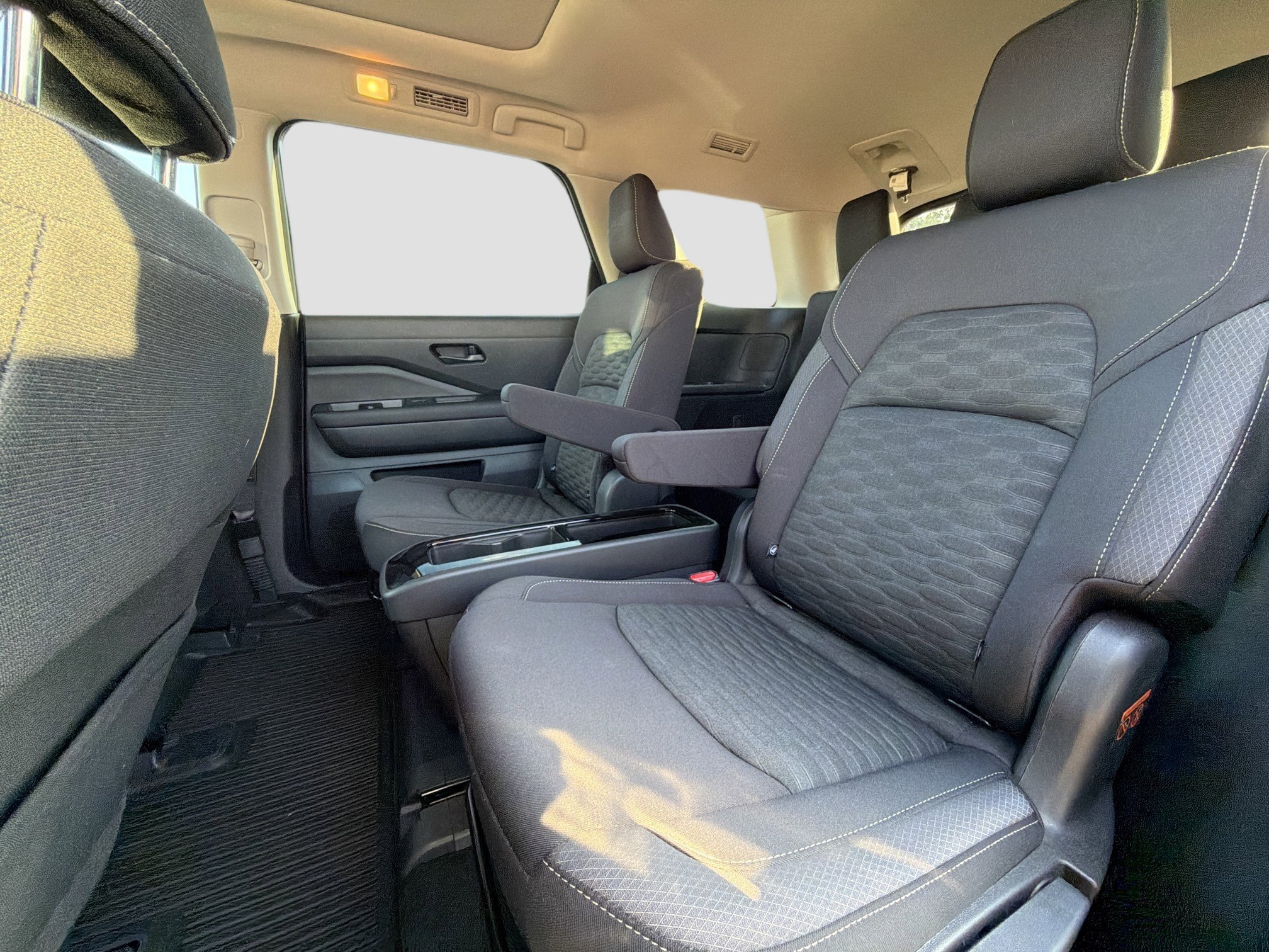 Used 2023 Nissan Pathfinder SV w/ SV Premium Package image 21