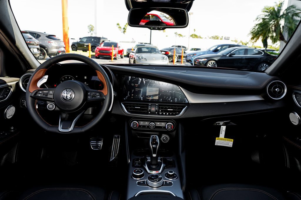 New 2025 Alfa Romeo Giulia w/ Driving Assist Package image 33