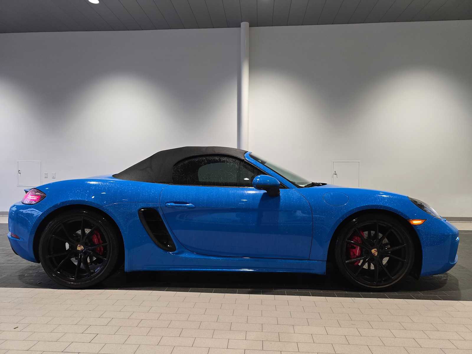 Used 2024 Porsche 718 Boxster S RWD image 8