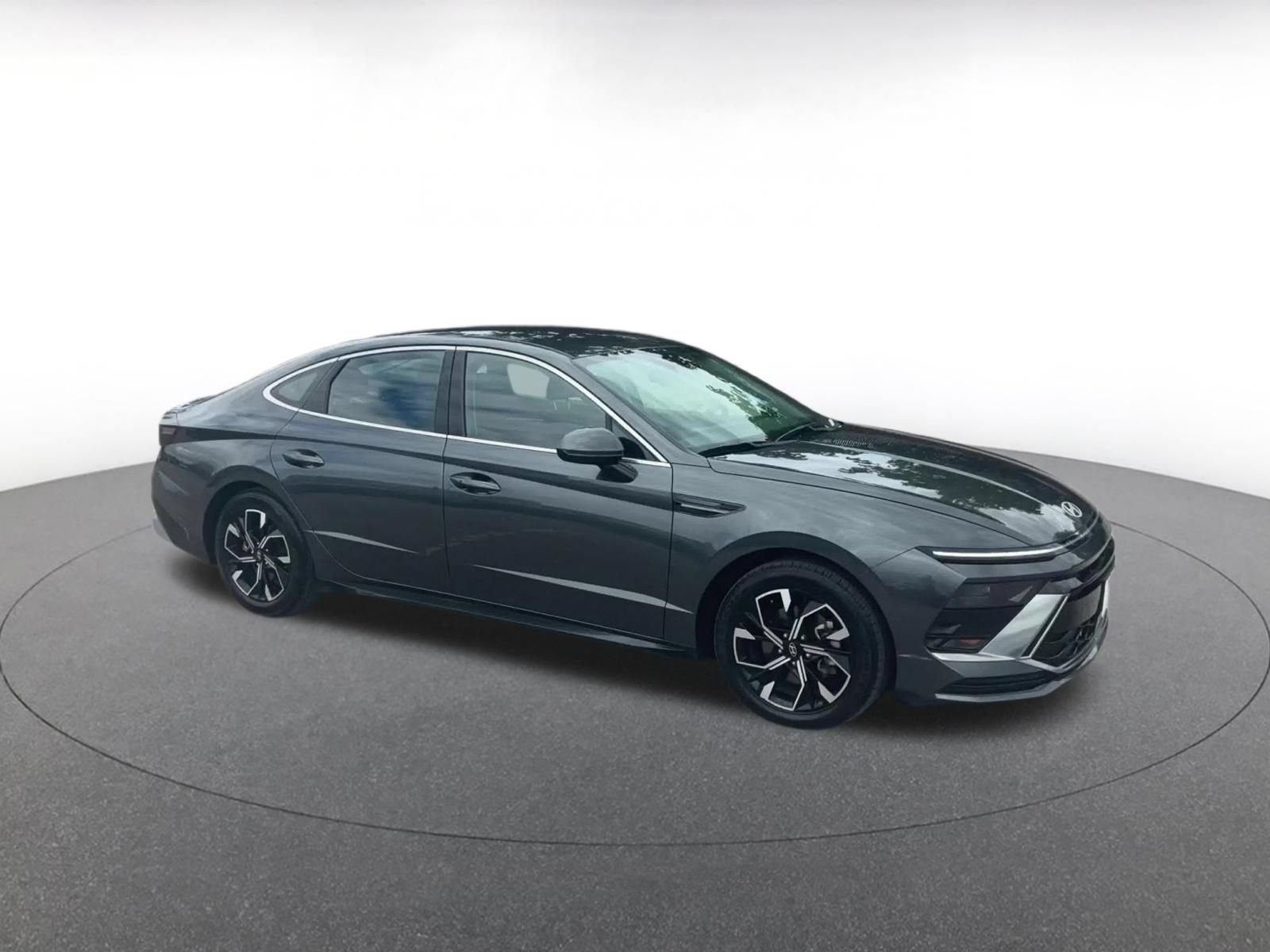 Used 2025 Hyundai Sonata SEL FWD image 2