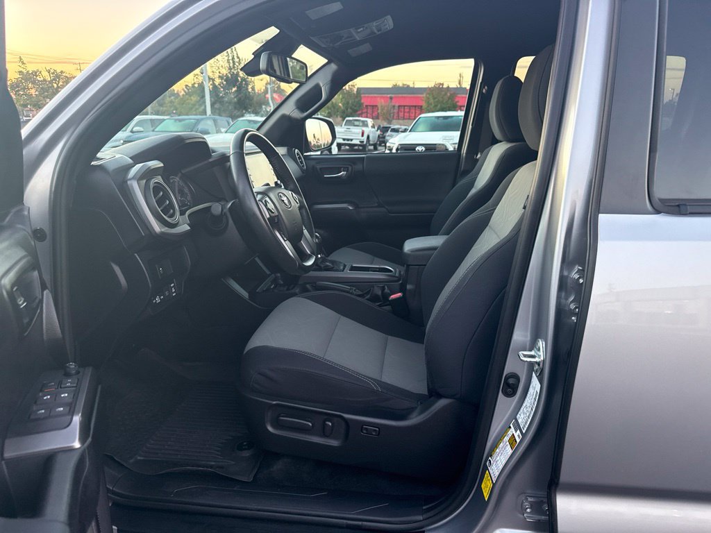 Certified 2021 Toyota Tacoma TRD Off-Road AWD/4WD image 8