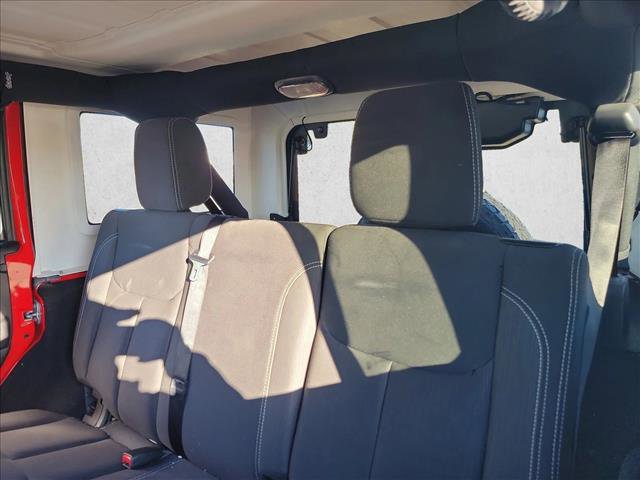 Used 2016 Jeep Wrangler Unlimited Sahara w/ Connectivity Group image 14