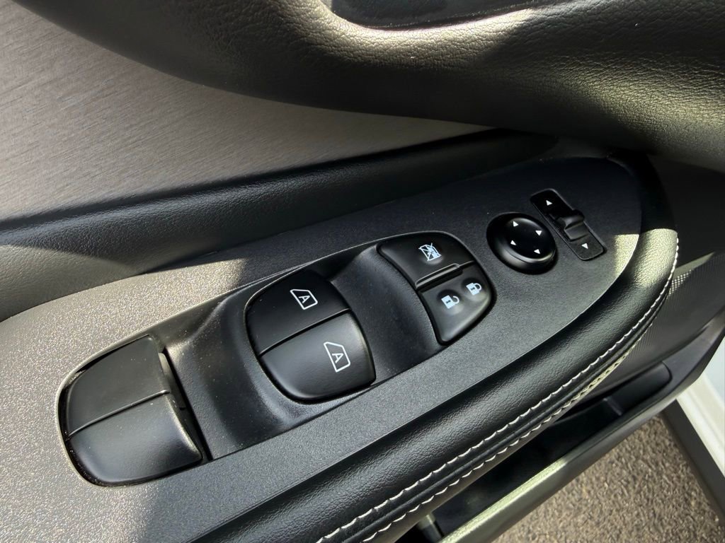 Certified 2024 Nissan Murano SV w/ SV Midnight Edition Package image 21