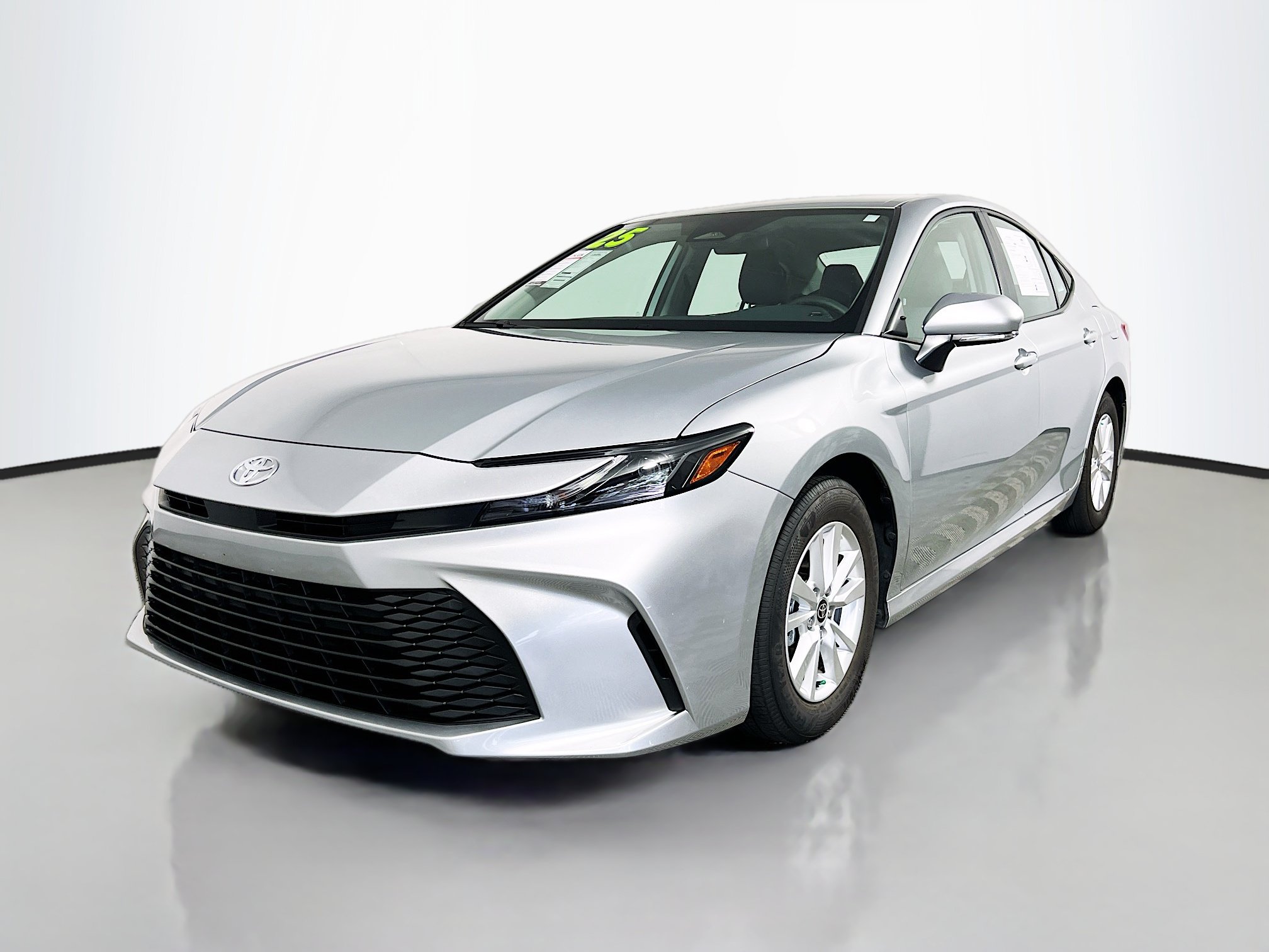 Used 2025 Toyota Camry LE FWD image 10