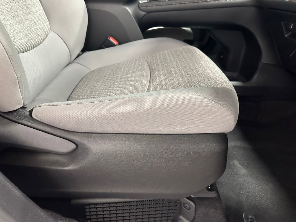 Used 2025 Toyota Sienna LE image 60