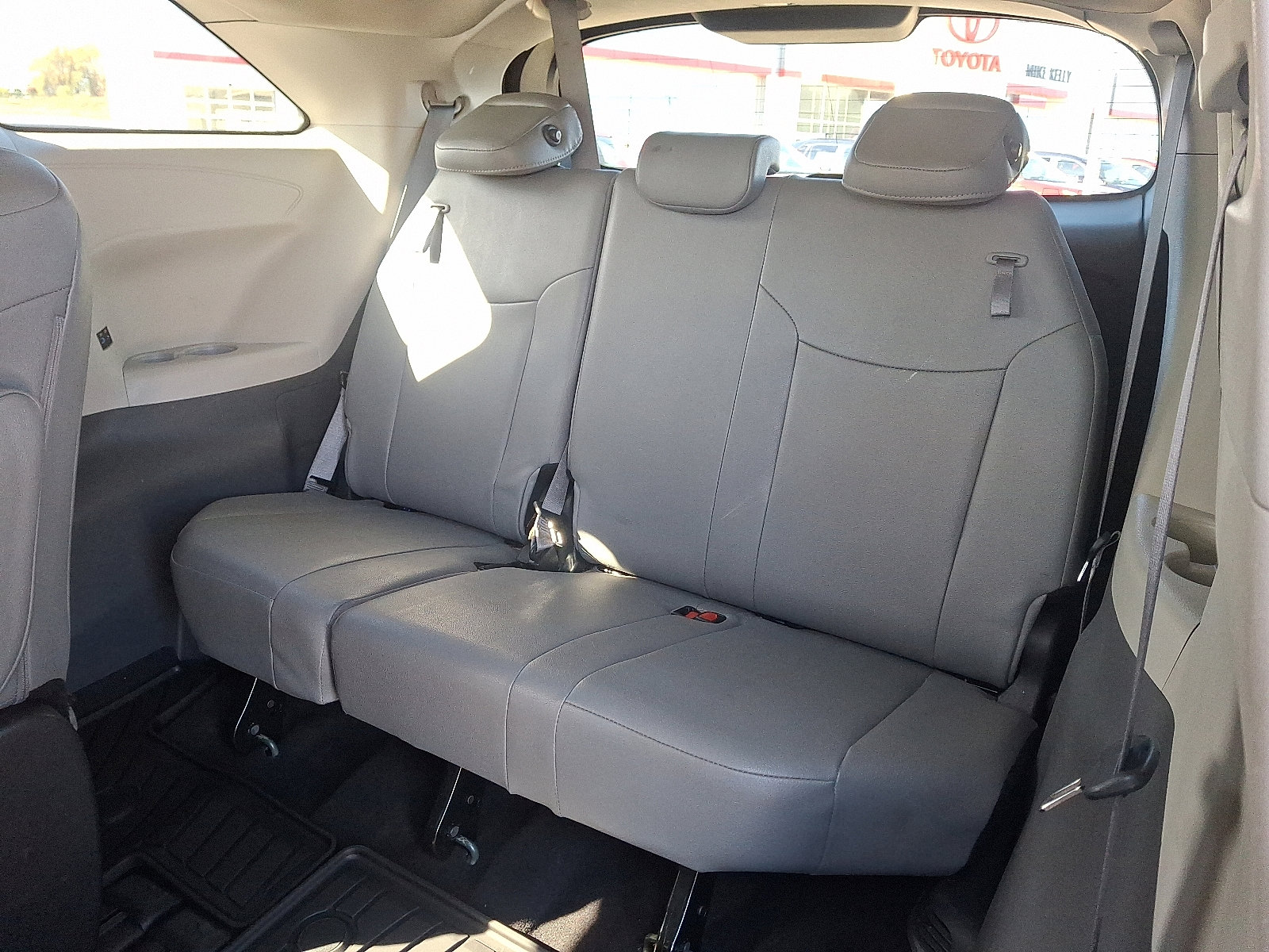 Used 2023 Toyota Sienna XLE image 11