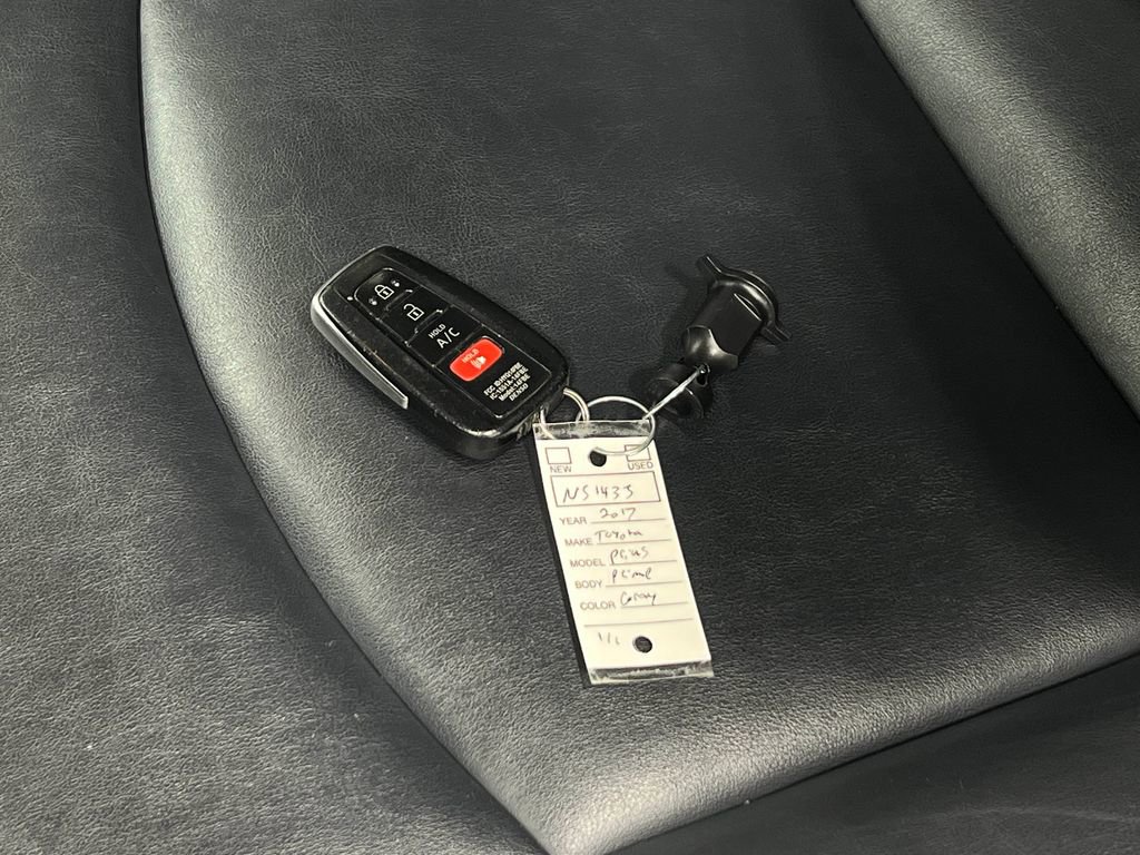 Used 2017 Toyota Prius Prime Advanced FWD image 37