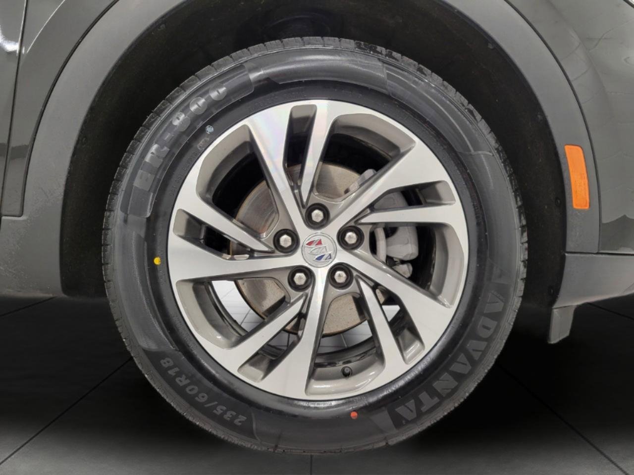 Used 2023 Buick Envision Essence image 3