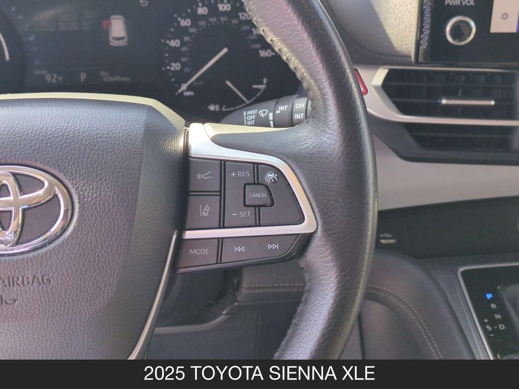 Used 2025 Toyota Sienna XLE FWD image 18