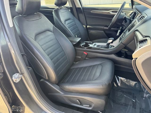 Used 2016 Ford Fusion SE w/ Equipment Group 202A FWD image 12