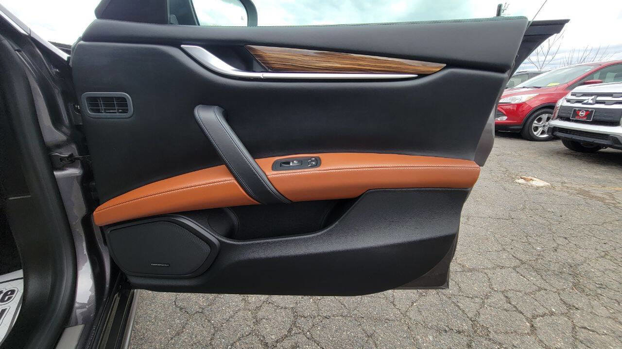 Used 2018 Maserati Ghibli S GranLusso image 19