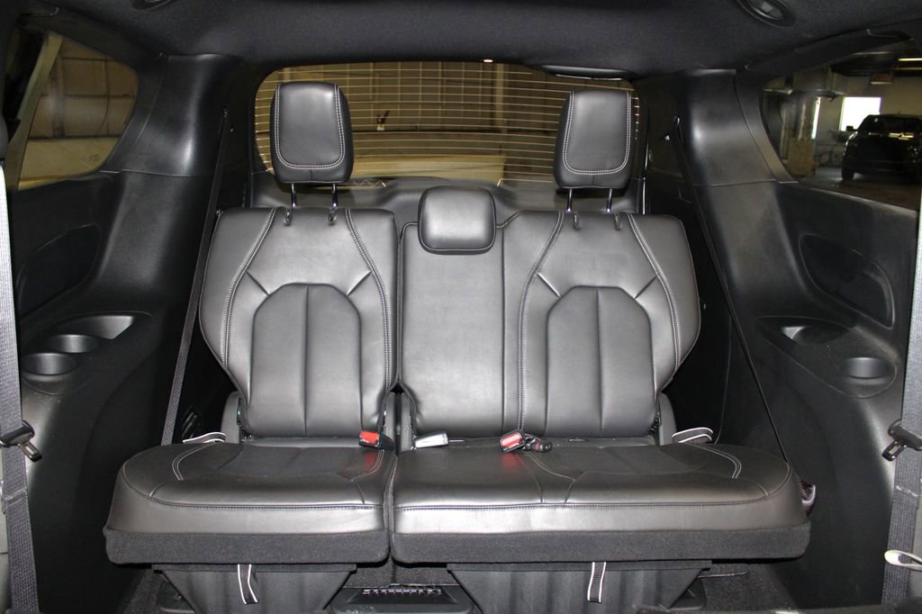 Used 2025 Chrysler Pacifica Select image 34