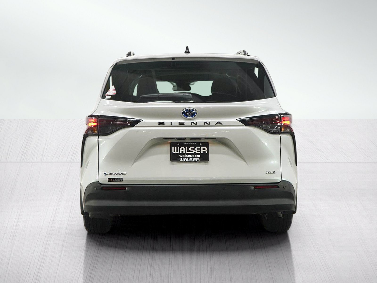 Used 2025 Toyota Sienna XLE w/ XLE Plus Package AWD/4WD image 4