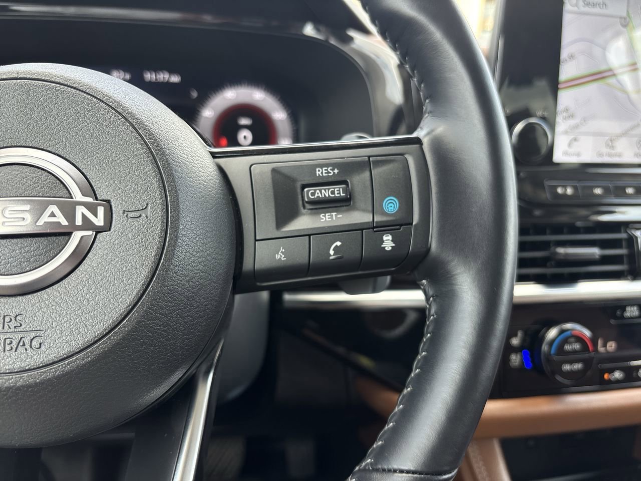 Used 2023 Nissan Pathfinder Platinum image 31