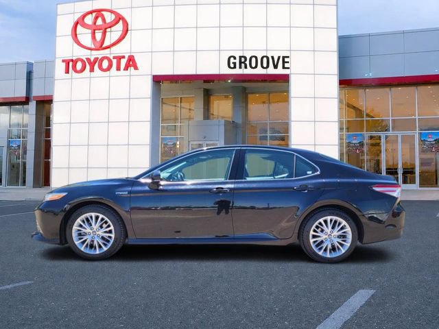 Used 2020 Toyota Camry XLE w/ Sunroof Package FWD image 2