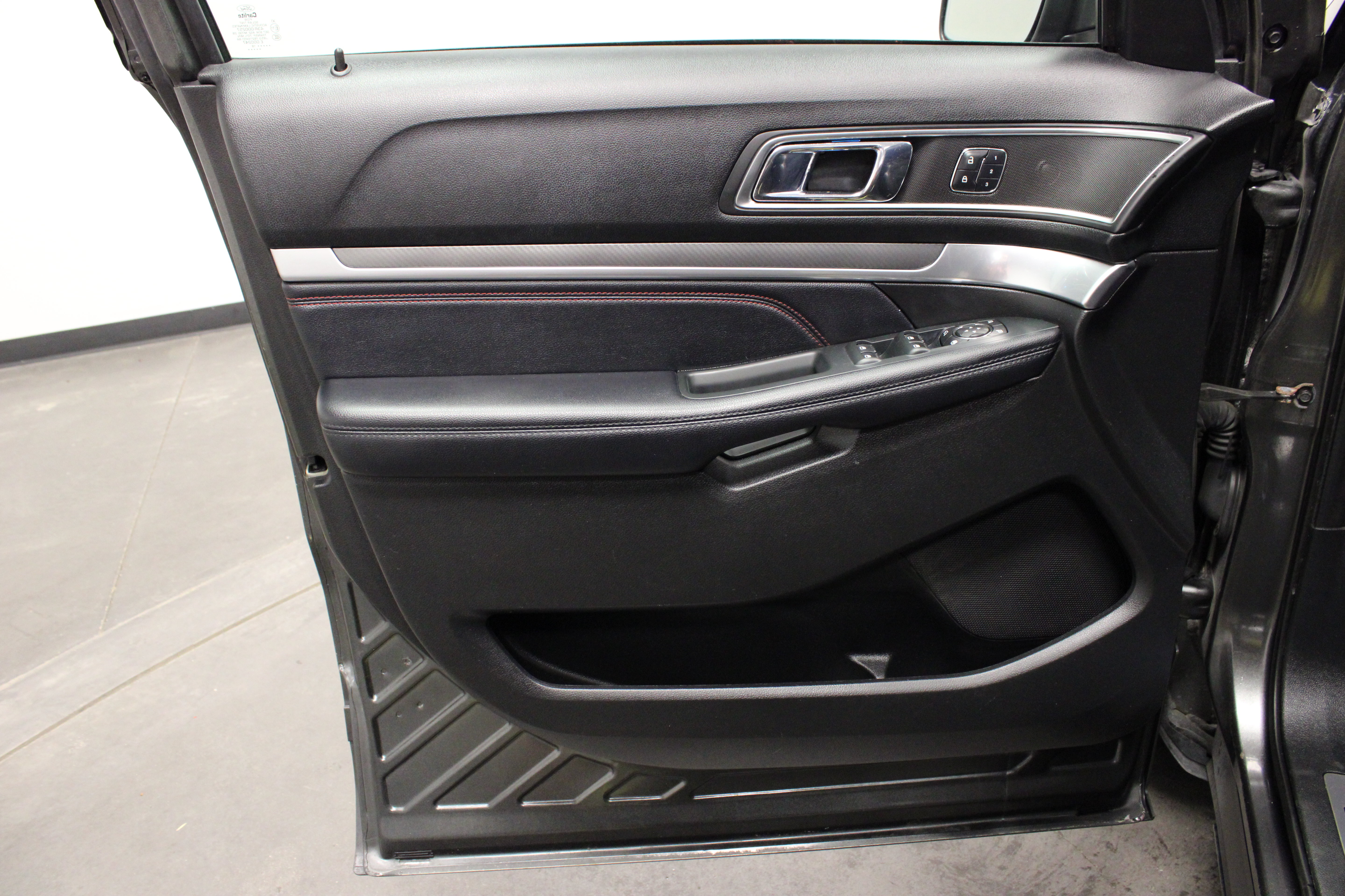 Used 2018 Ford Explorer Sport w/ Equipment Group 401A AWD/4WD image 19