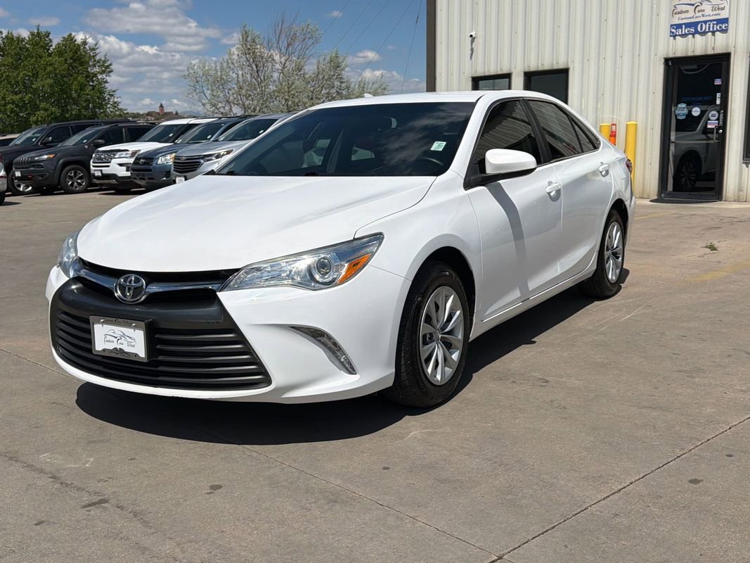 Used 2017 Toyota Camry LE FWD image 1