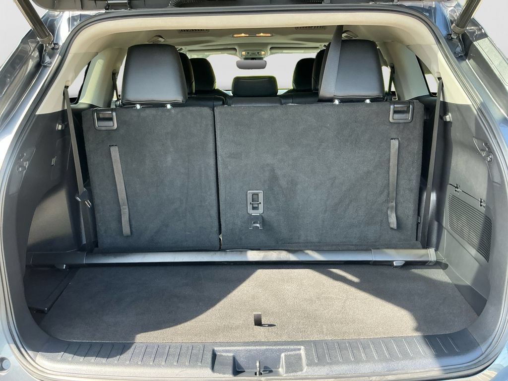 Used 2020 Toyota Highlander XLE AWD/4WD image 17