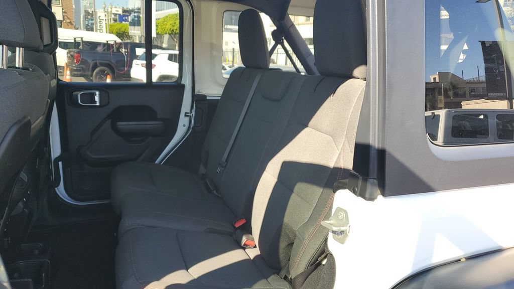 Used 2024 Jeep Wrangler Unlimited Rubicon AWD/4WD image 13