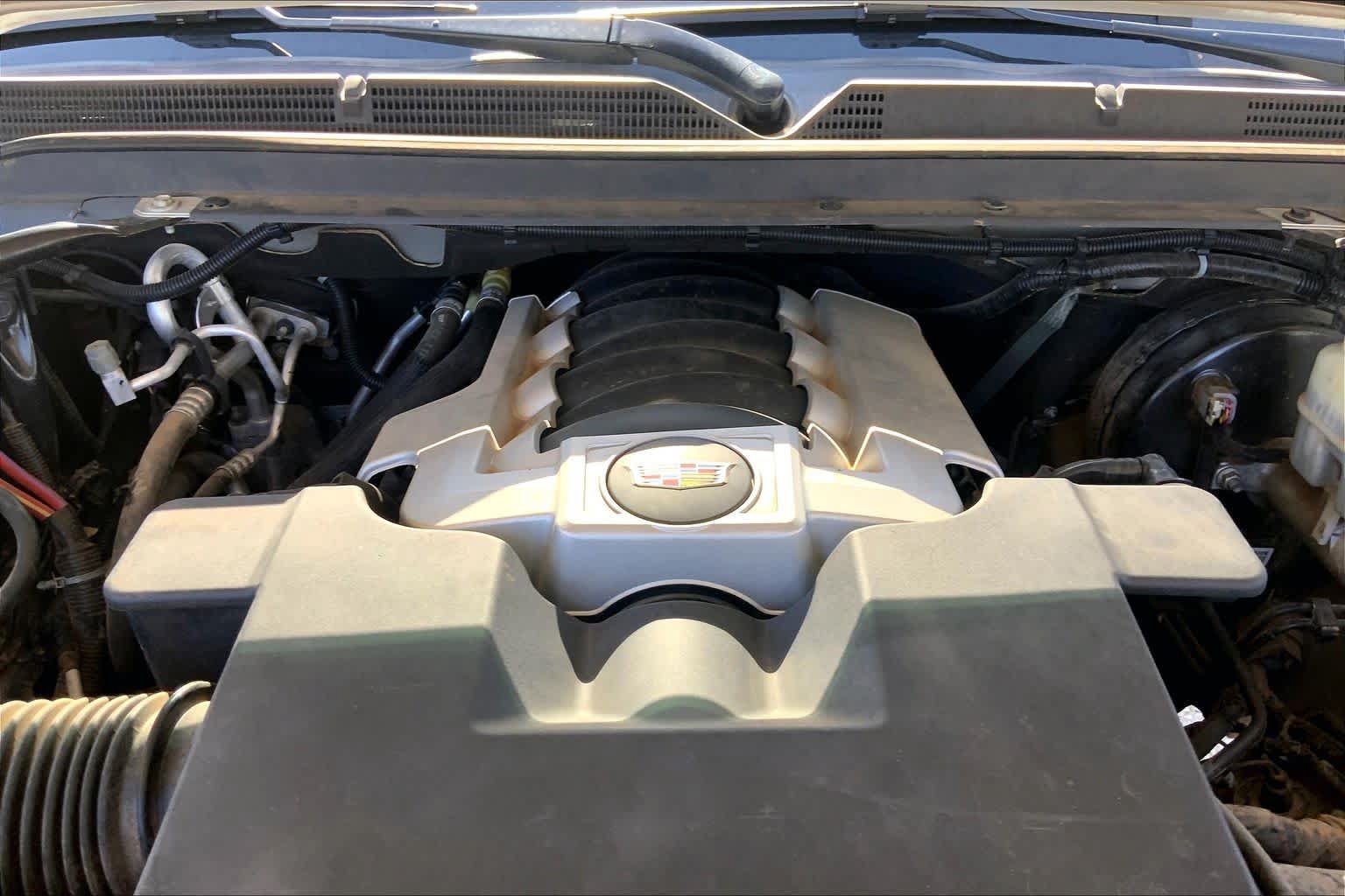Used 2020 Cadillac Escalade Premium Luxury RWD image 32