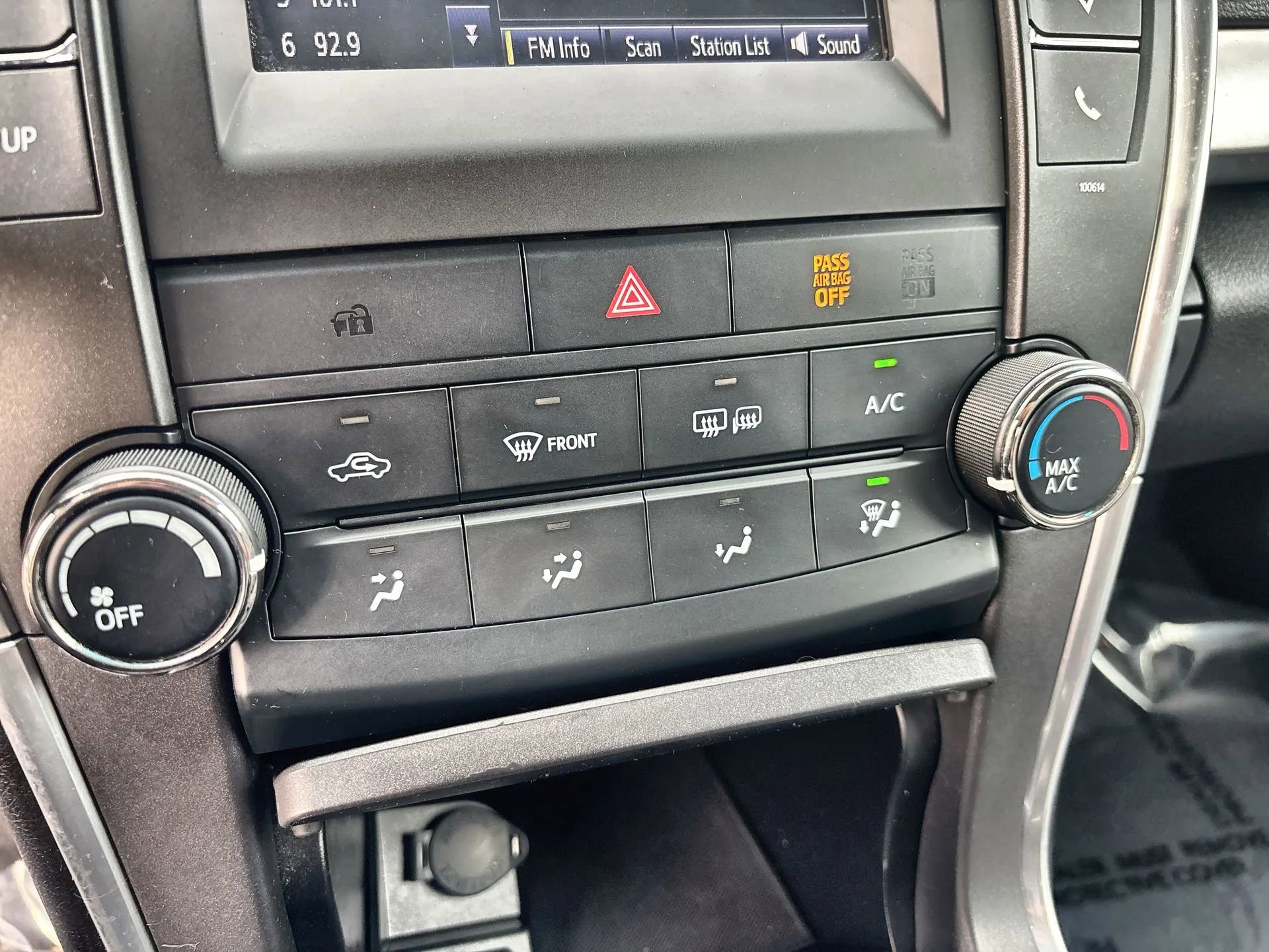 Used 2016 Toyota Camry SE image 16