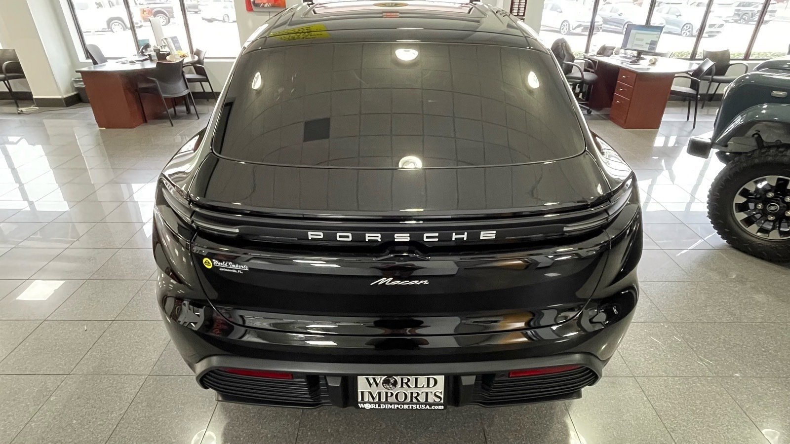 Used 2025 Porsche Macan Electric image 4