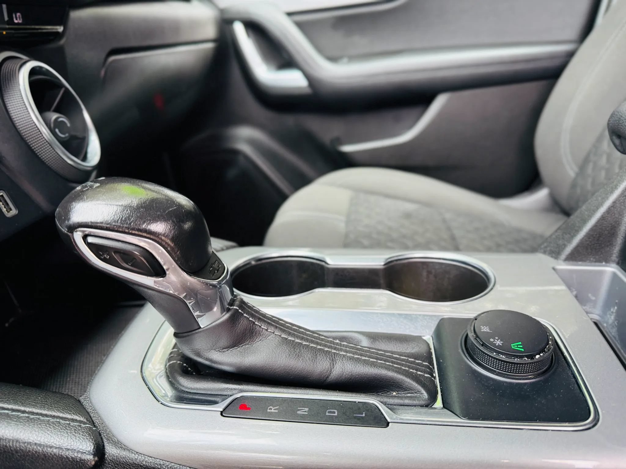 Used 2019 Chevrolet Blazer LT FWD image 44