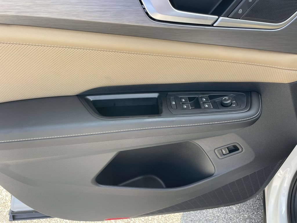 New 2026 Volkswagen Atlas Cross Sport SE FWD image 16