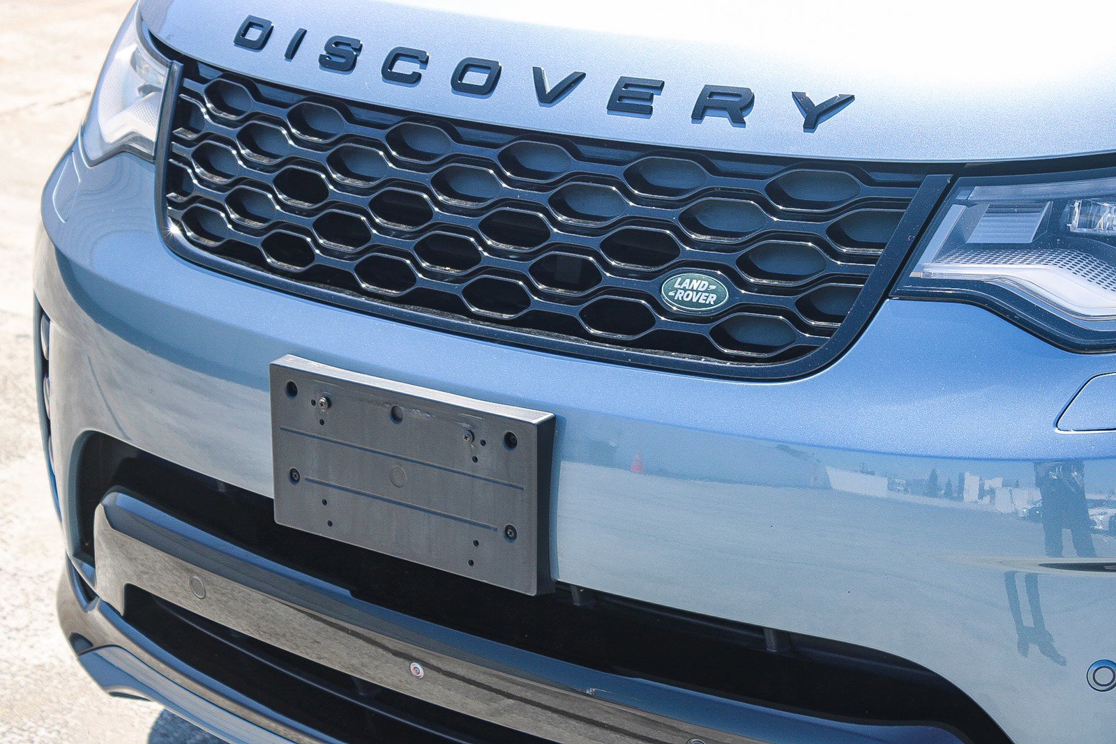 Used 2023 Land Rover Discovery S R-Dynamic image 6